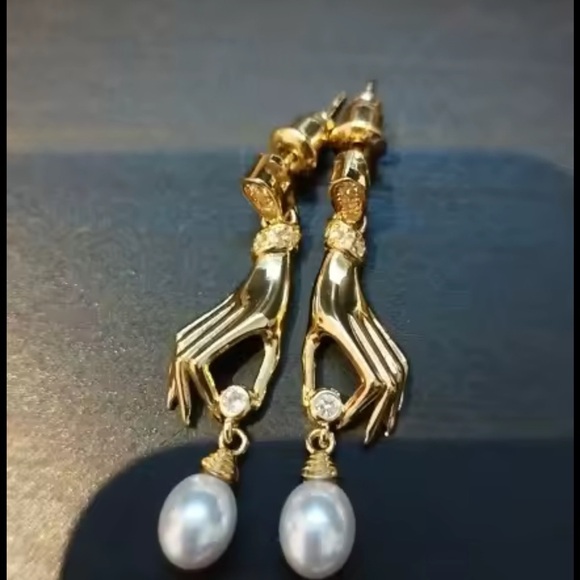 Elegant Gold and Pearl Drop Earrings - Picture 6 of 7